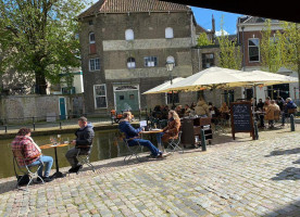 Cafe Sjiek outside