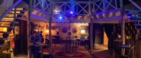 Deux Ours À l'intérieur