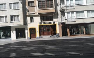 Karibu outside