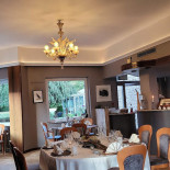 Les Comtes De Champagne À l'intérieur