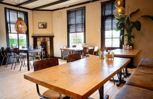 Pizzeria En Isola Bella Westterschelling inside