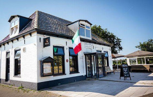 Pizzeria En Isola Bella Westterschelling outside