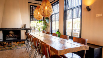 Pizzeria En Isola Bella Westterschelling inside