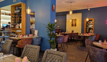 Hany's Grill inside