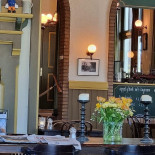 Eethuys-cafe De Generaal À l'intérieur