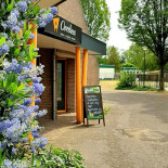 Bowling Overhees Exterior