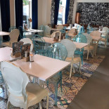 Blushing Amsterdam Dentro