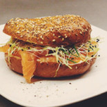 Jan Cremer Koffiebar, Apérobar, Brunchbar In Gent Comida