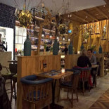 Alexandros À l'intérieur