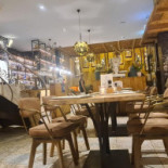 Alexandros À l'intérieur