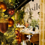 Basile À l'intérieur