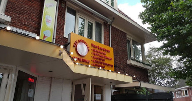 Van Leeuwen Snacks Exterior