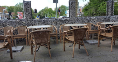 Van Leeuwen Snacks Exterior