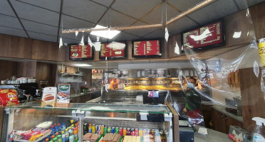 Van Leeuwen Snacks Dentro