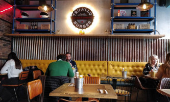 Sim Pizza À l'intérieur