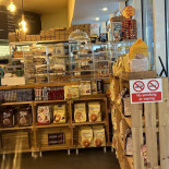 Black And Blue À l'intérieur