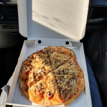 Senior Pizza Nourriture