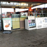 De Leeuw's Warme Bakkerij outside