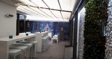 Clos Du Midi outside