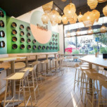 Tadao Poke À l'intérieur