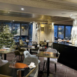 The Avenue À l'intérieur