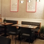 Lpb Bistro (le Petit Bistro) À l'intérieur