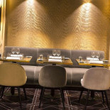 The Avenue À l'intérieur