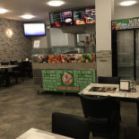 Pizza Midi Eats À l'intérieur