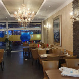 Le Zee Poissonnerie Dentro