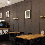 Henri À l'intérieur