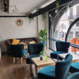 Spread The Moon Innen