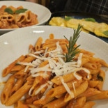 Signora Ava Nourriture