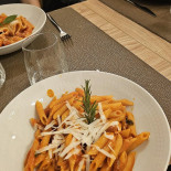 Signora Ava Nourriture