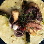 Signora Ava Nourriture