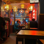 Takumi Chicken Veggie Ramen Kitchen Sainte-catherine À l'intérieur