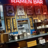 Takumi Chicken Veggie Ramen Kitchen Sainte-catherine À l'intérieur