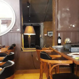 Le Grillardin À l'intérieur