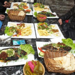 Les Deux Fréres Nourriture