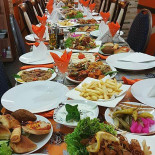 Les Deux Fréres Nourriture