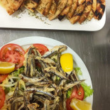 Ouzerie Omiros Comida