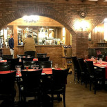 Dracula's Castle Dentro