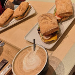 Léopold Café Arts Loi Boisson