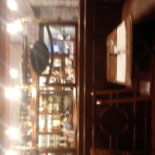 Le Chapeau Blanc Dentro