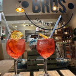 Bros À l'intérieur