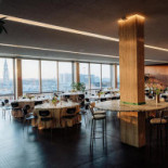 Albert À l'intérieur