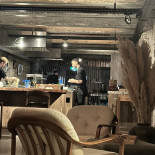 Tres À l'intérieur