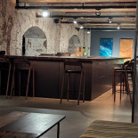 Tres À l'intérieur