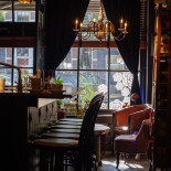 Rosalia's Menagerie À l'intérieur