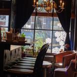 Rosalia's Menagerie À l'intérieur