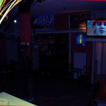 Le Métro Valdi Outside